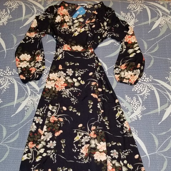 Kelsi Floral Navy Print Chiffon Wrap Maxi Dress - CUPSHE Size: Small - Picture 1 of 5